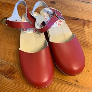World Of Clog Sandals in Red Size 39
